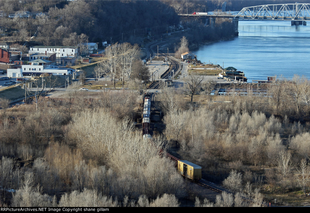 BNSF 5909 The local was short.